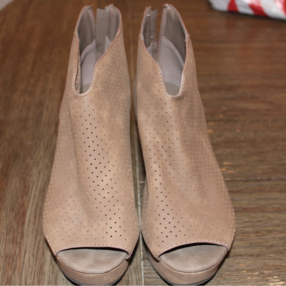 Pierre Dumas Tan Peep-Toe Ankle Booties